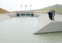 Prezident İlham Əliyev Şabran rayonunda 10,7 kilometrlik birinci mərhələsi istismara verilən Vəlvələçay-Taxtakörpü kanalı ilə tanış olmuşdur(FOTO)